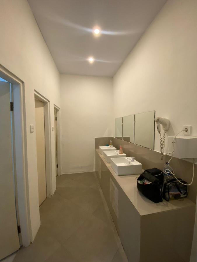 The Packerbox Hostel Batununggul Esterno foto